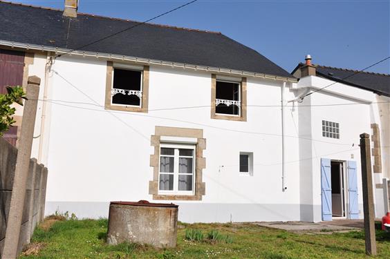 LA TURBALLE - A proximit� imm�diate de la plage belle maison en pierre � r�nover