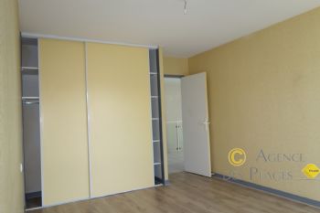 LA TURBALLE CENTRE-VILLE - Maison 2 chambres � vendre - Garage de 65 m�