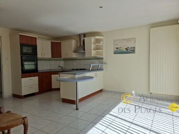 LA TURBALLE CENTRE-VILLE - Maison 3 chambres � vendre - Espace de vie de plain pied