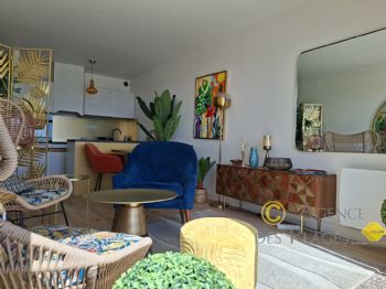 LA TURBALLE FACE PORT ET MER - Magnifique appartement de 47 m� 2 chambres � vendre - Proximit� imm�diate de la plage