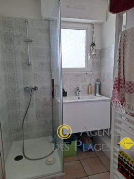 LA TURBALLE CENTRE-VILLE - Appartement 2 chambres � vendre - Plage et commerces � pied
