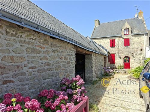 PIRIAC SUR MER dans un village - Magnifique maison en pierres apparentes � vendre - La plage � pied et commerces � v�lo