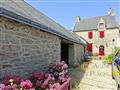PIRIAC SUR MER dans un village - Magnifique maison en pierres apparentes � vendre - La plage � pied et commerces � v�lo