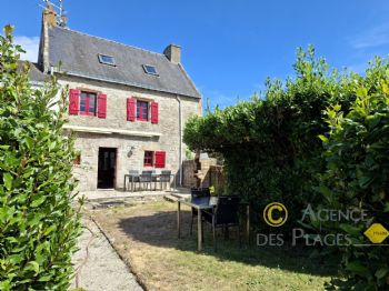 PIRIAC SUR MER dans un village - Magnifique maison en pierres apparentes � vendre - La plage � pied et commerces � v�lo