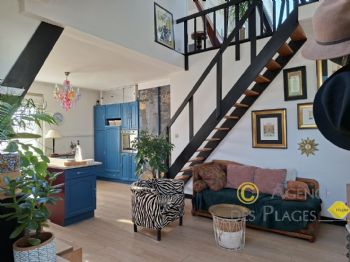 LA TURBALLE TRES PROCHE PLAGE - Appartement T3bis en duplex � vendre - 61 m� habitables - Port et commerces � pied
