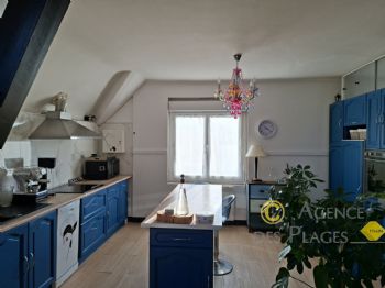 LA TURBALLE TRES PROCHE PLAGE - Appartement T3bis en duplex � vendre - 61 m� habitables - Port et commerces � pied