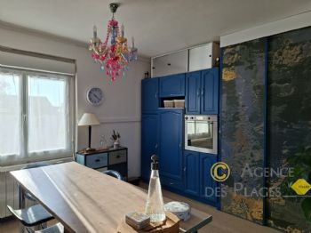 LA TURBALLE TRES PROCHE PLAGE - Appartement T3bis en duplex � vendre - 61 m� habitables - Port et commerces � pied