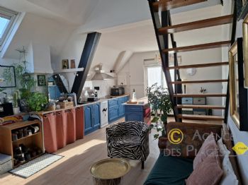 LA TURBALLE TRES PROCHE PLAGE - Appartement T3bis en duplex � vendre - 61 m� habitables - Port et commerces � pied