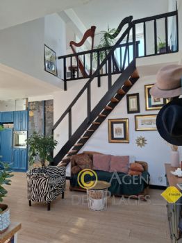 LA TURBALLE TRES PROCHE PLAGE - Appartement T3bis en duplex � vendre - 61 m� habitables - Port et commerces � pied